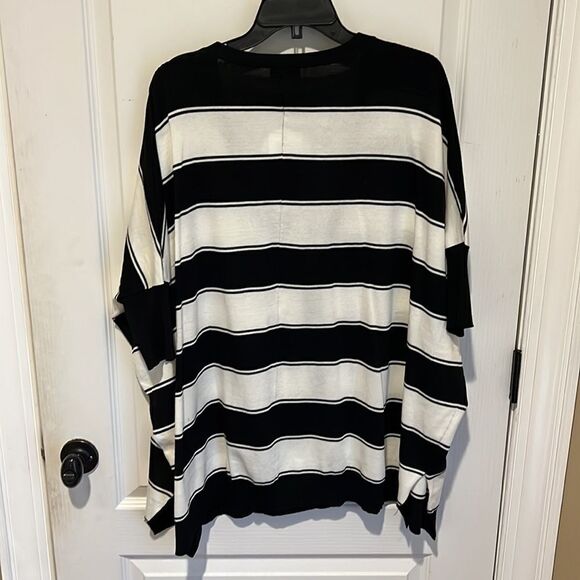 New Mittoshop Black & White striped oversized button front top - Picture 5 of 6